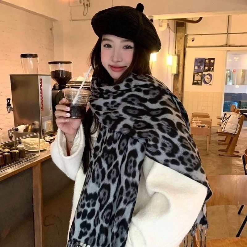 Syal Pola Leopard Sutra Retro  - Vintage Fashion Wear ulasan dan harga